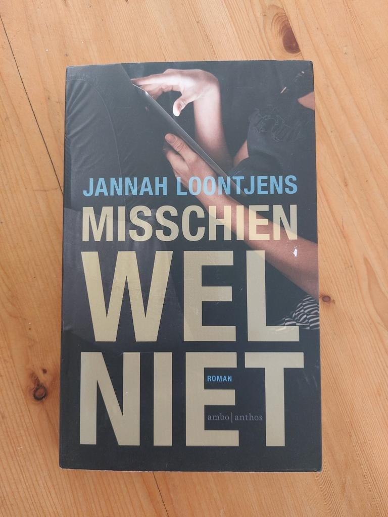 Misschien Wel Niet - Jannah Loontjens (Roman), Ophalen of Verzenden, Zo goed als nieuw, Jannah Loontjens, Nederland