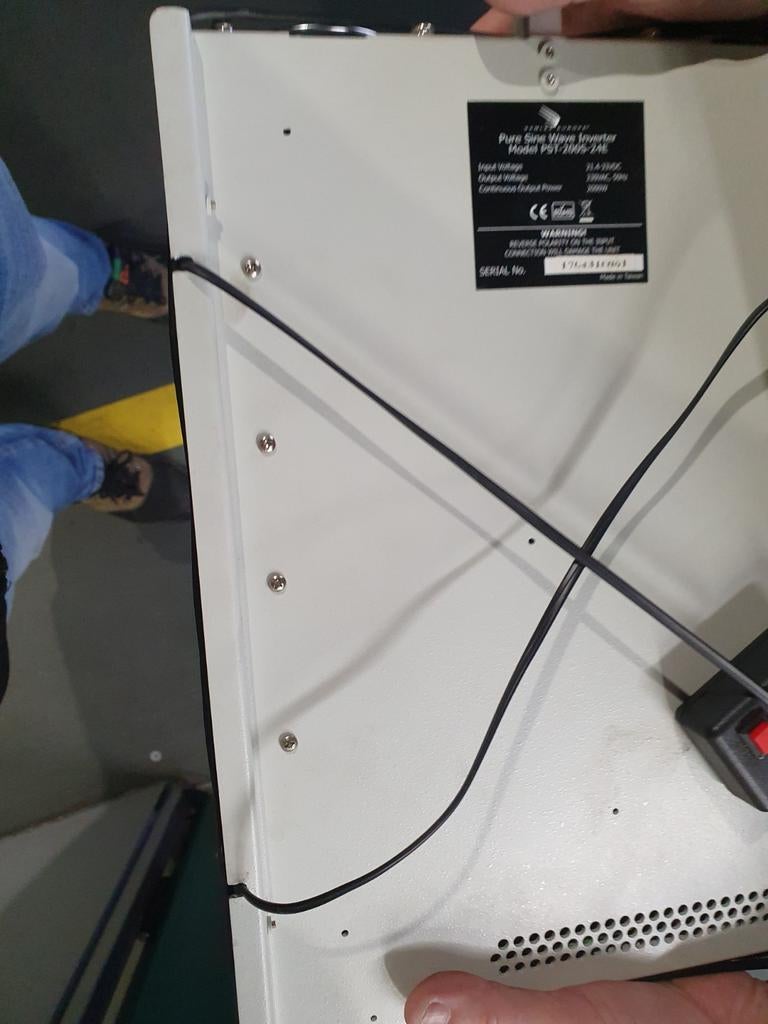 Samlex Omvormer 24V naar 230V 2000W Zuivere Sinus, Ophalen, Gebruikt