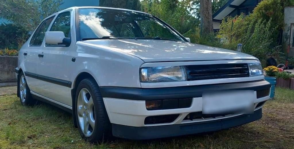 Volkswagen Vento spoiler grille / booskijker gezocht, Auto-onderdelen, Gebruikt, Ophalen of Verzenden, Motorkap, Volkswagen