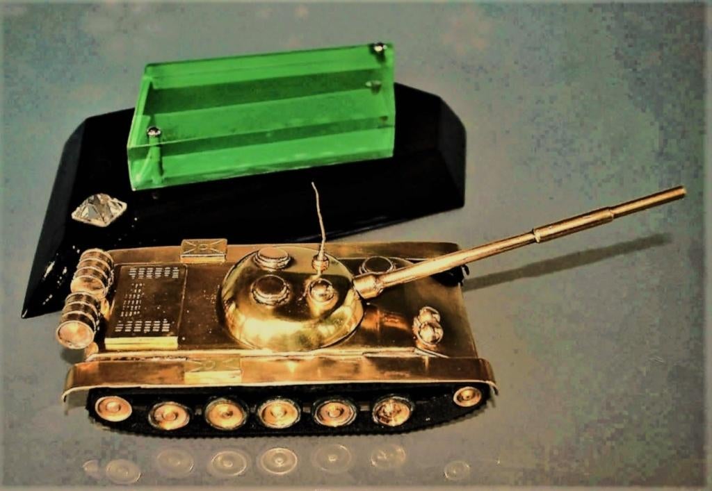 Tank Trench art Messing Sovjet T-54 A op Acrylaat sokkel, Ophalen of Verzenden