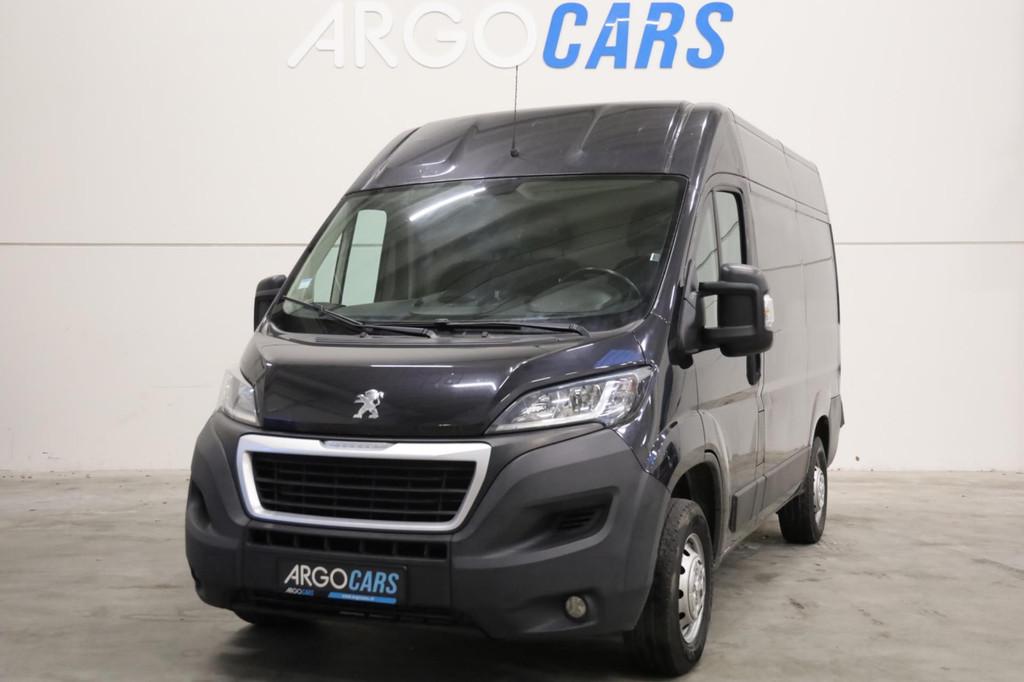 Peugeot Boxer 2.0 BlueHDI L2/H2 130PK PDC AIRCO NAVI CRUISE, Auto's, Bestelauto's, Voorwielaandrijving, Stof, Gebruikt, Zwart