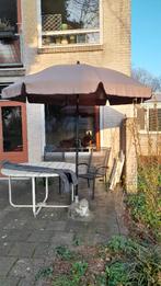Twee taupe parasol zo goed als nieuw, Ophalen, Kantelbaar, 2 tot 3 meter, Zo goed als nieuw