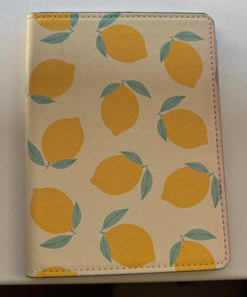 Paspoort hoesje, Ophalen of Verzenden, Zo goed als nieuw, Zwart