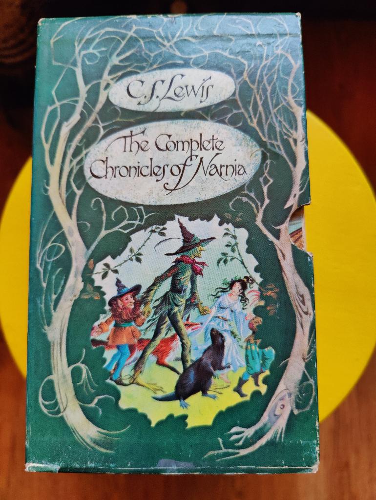 C.S. Lewis - The Chronicles of Narnia - 7Book Box - Puffin, Boeken, Ophalen of Verzenden, Gelezen