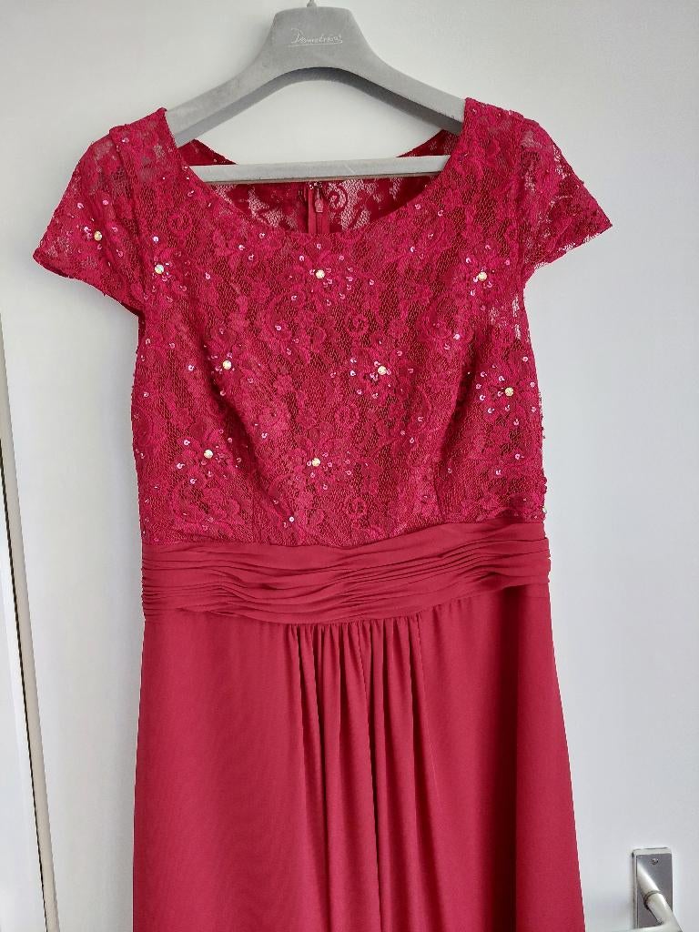 Nieuwe prachtige Lange japon kleur is wijnrood maat is 40, Kleding | Dames, Maat 38/40 (M), Overige typen, Verzenden, Nieuw