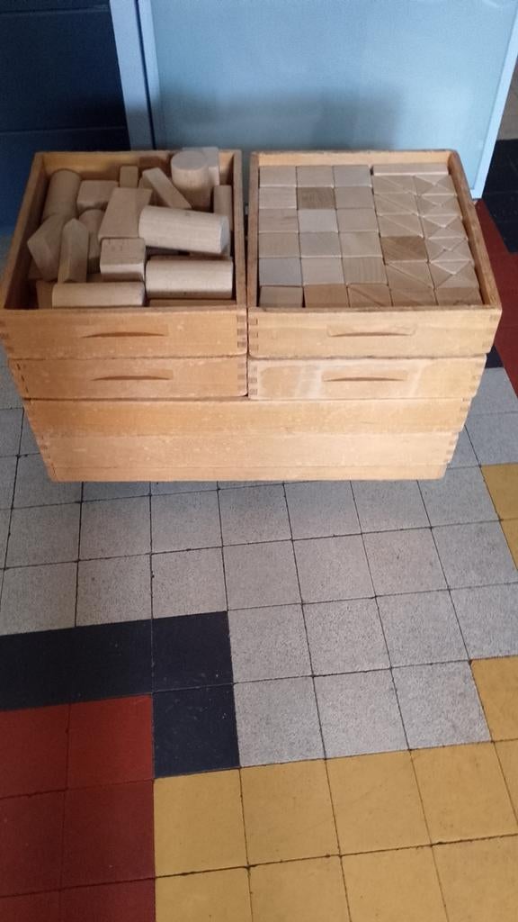 Houten bouwblokken in kist - Educatief speelgoed, Ophalen of Verzenden, Gebruikt, Overige merken
