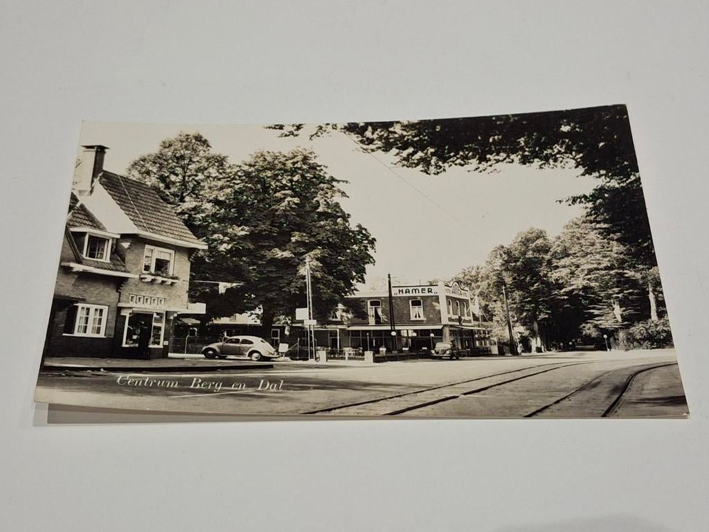 Centrum Berg & Dal met Hotel en Volkswagen Kever, Ophalen of Verzenden, 1960 tot 1980, Gelopen, Gelderland