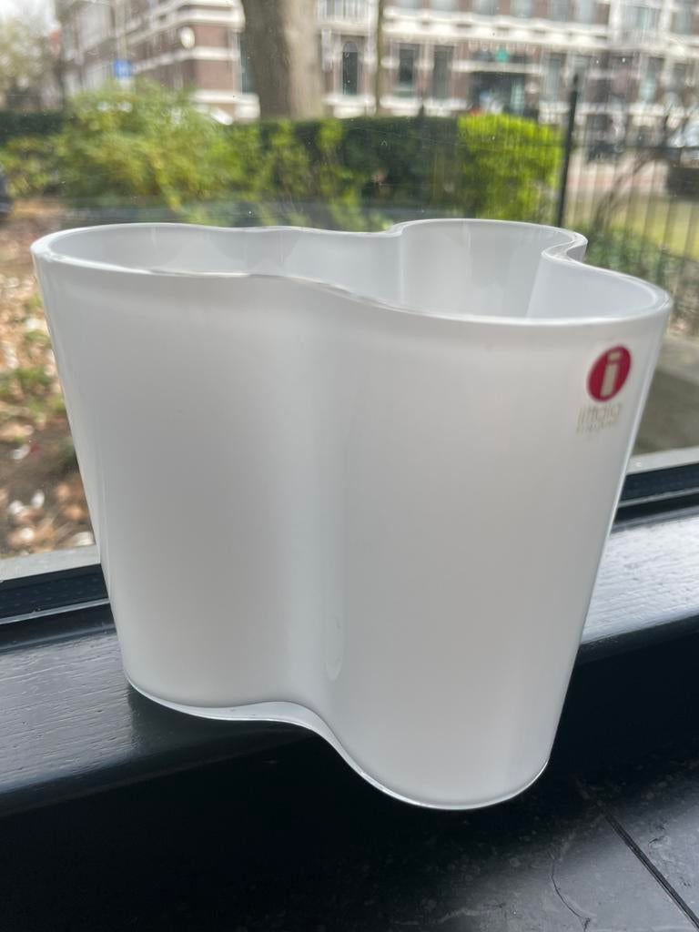 Iittala Alvar Aalto tafelvaasje 9,5cm opaalwit, Ophalen of Verzenden, Zo goed als nieuw, Kunststof