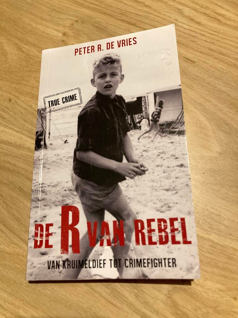 De R van Rebel, Ophalen of Verzenden, Zo goed als nieuw