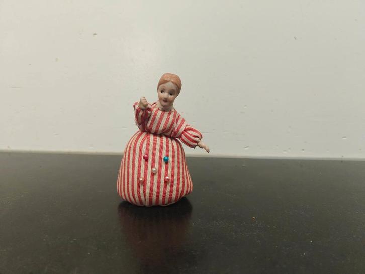 speldenkussen dametje, Antiek en Kunst, Curiosa en Brocante, Ophalen of Verzenden