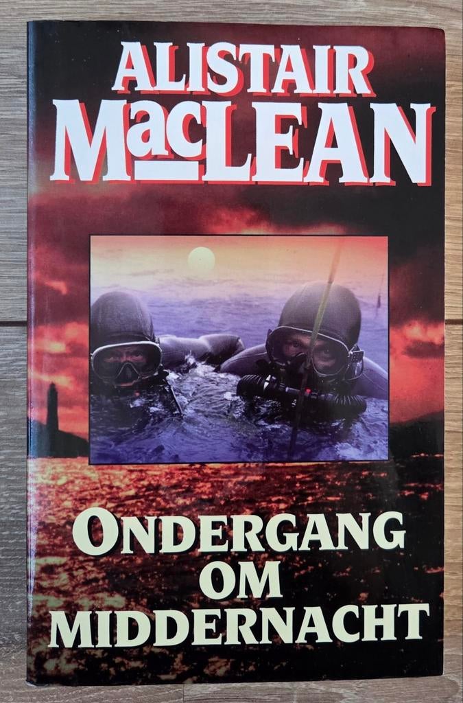 Alistair MacLean - Ondergang om middernacht, Ophalen of Verzenden, Zo goed als nieuw, Alistair MacLean