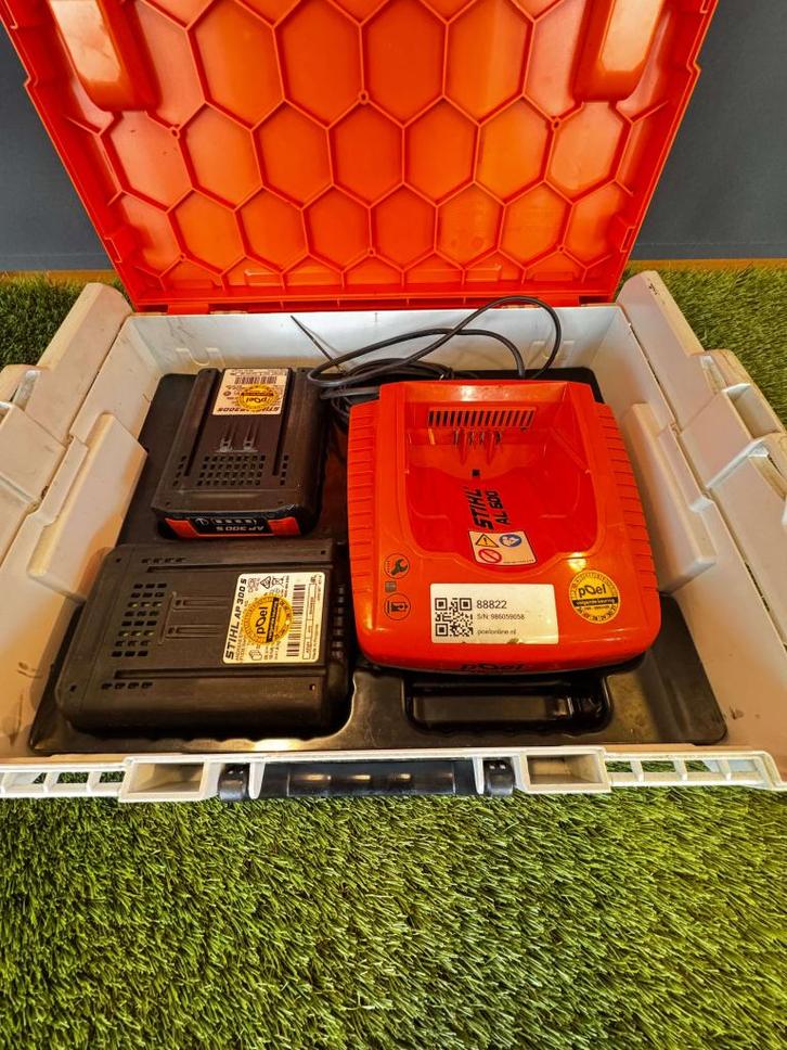 Occasion STIHL AP 300 Accu set Met garantie, Audio, Tv en Foto, Accu's en Batterijen, Zo goed als nieuw, Oplaadbaar, Ophalen of Verzenden