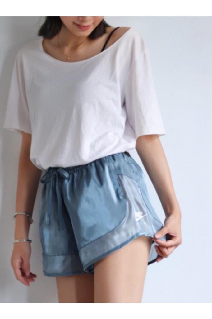 Nike Air Sheen Satin Shorts, Blauw, maat M, ZGAN, Kleding | Dames, Sportkleding, Maat 38/40 (M), Nike, Verzenden, Blauw