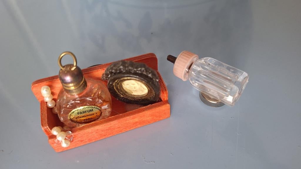 Twee unieke koelkastmagneten zuigfles en kastje, Ophalen