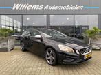 Volvo V60 1.6 T3 R-Design Panorama Dak, Stoelverwarming & Cr, Voorwielaandrijving, Stof, Gebruikt, Zwart