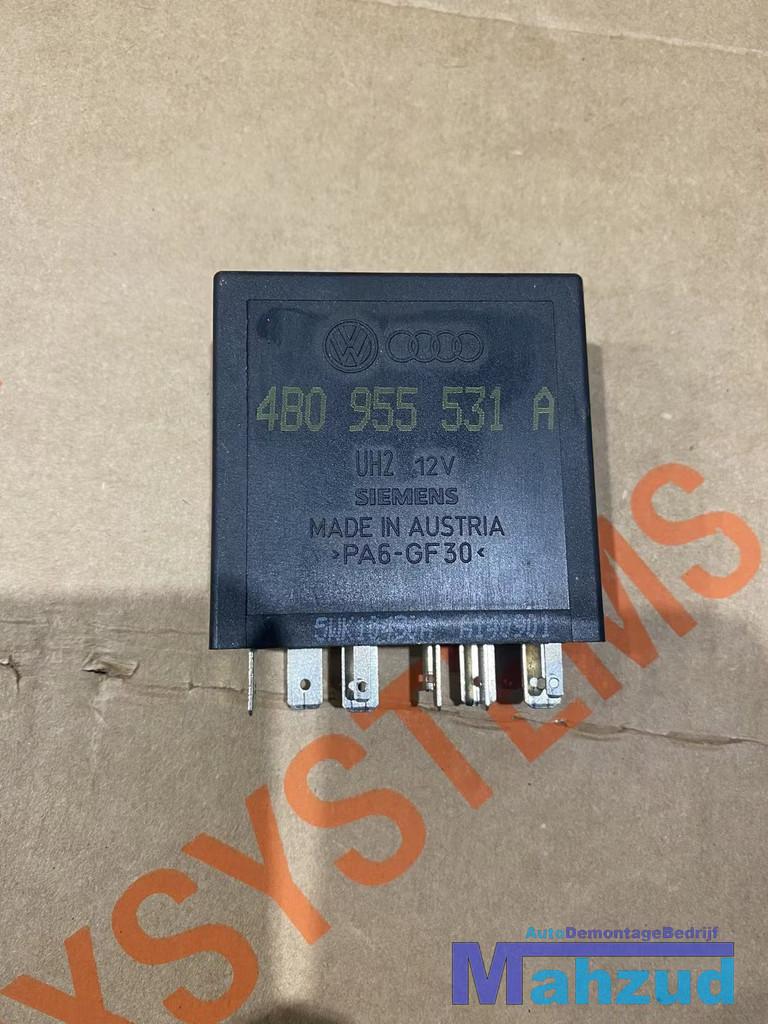 VW PASSAT 3B3 Ruitenwisser interval relais 4B0955531A, Gebruikt, Volkswagen, Volkswagen AG, Berliner Ring 2
38440  Wolfsburg, DE
