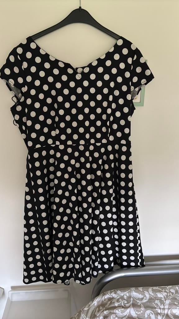 Zwart/witte stip jurk 42 xl, Zwart, Maat 42/44 (L), Ophalen of Verzenden, Zo goed als nieuw