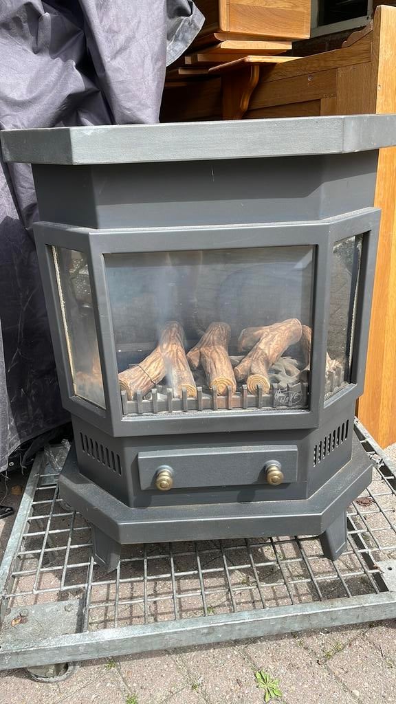 Gaskachel gratis, Huis en Inrichting, Ophalen, Zo goed als nieuw, Vrijstaande haard, Gashaard