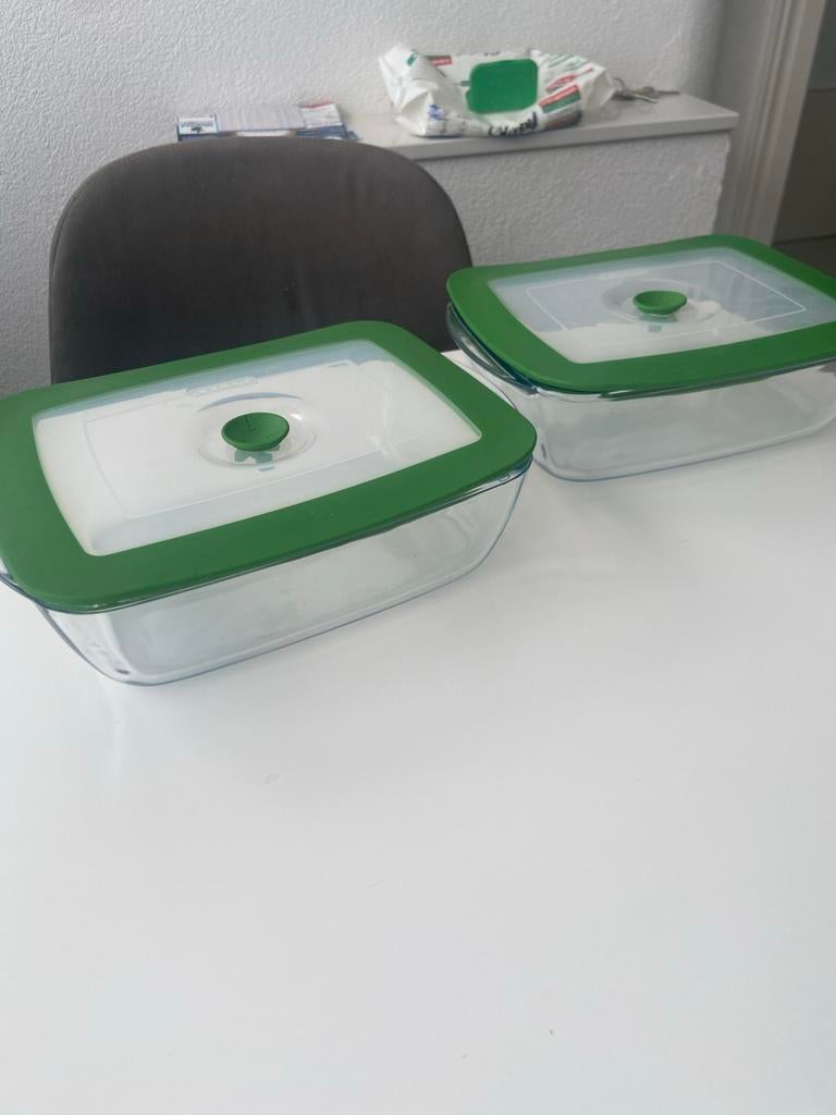 Twee glazen ovenschalen met groene deksels, Huis en Inrichting, Ophalen of Verzenden, Zo goed als nieuw, Groen, Glas