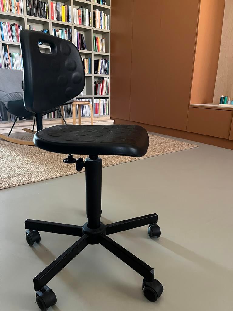 2x Werkplaats/lab bureaustoelen, in hoogte verstelbaar, Ophalen, Gebruikt, Zwart, Bureaustoel