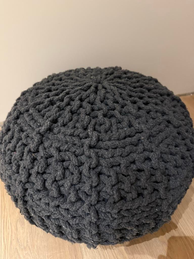 Karwei Poef Gebreid Rond Zwart 50x35 cm, Huis en Inrichting, Ophalen, Rond, Minder dan 50 cm, Zo goed als nieuw