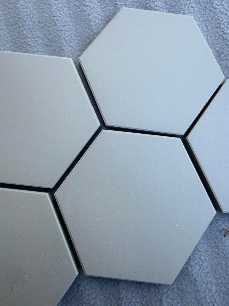Te koop hexa tegeltjes zeshoekig 2m2 wegens overcompleet, Doe-het-zelf en Verbouw, Tegels, Ophalen, Nieuw, Minder dan 20 cm, Minder dan 20 cm