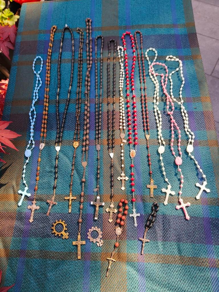 Kleine verzameling rozenkransen in div materialen (lot3), Verzamelen, Ophalen of Verzenden