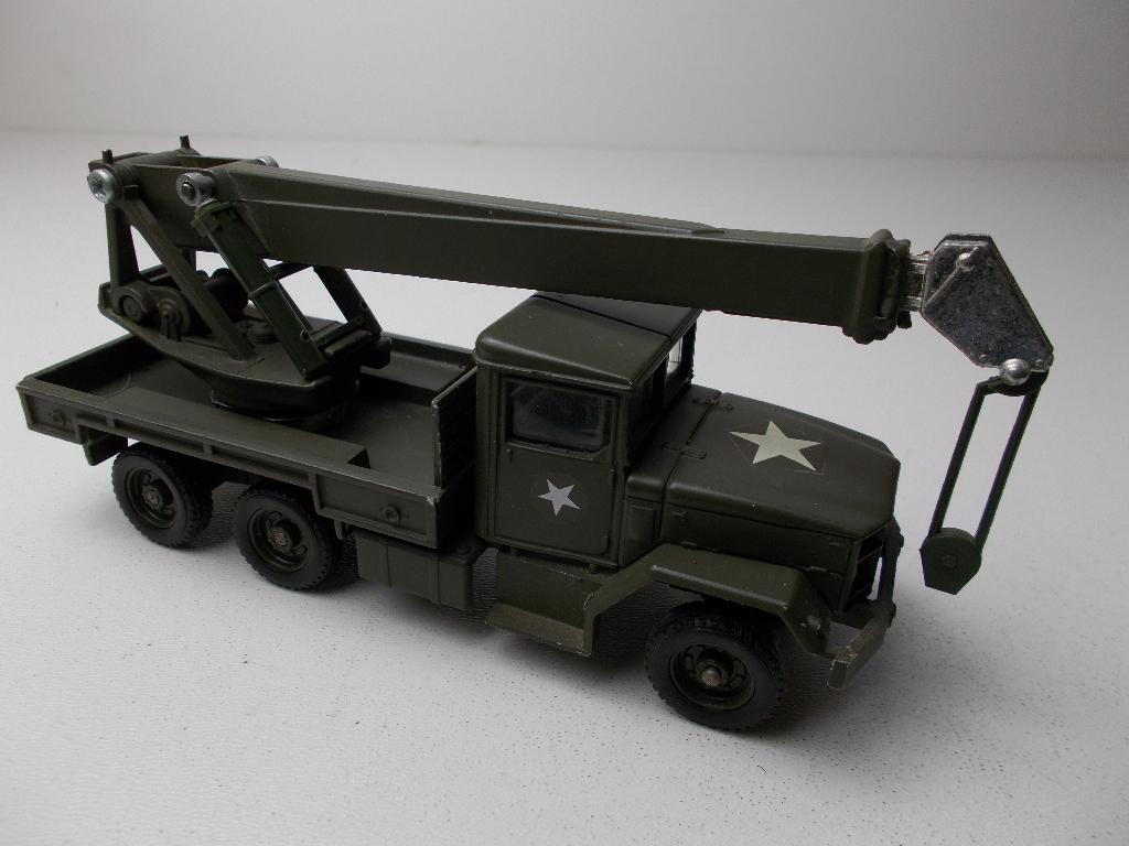 1975 Solido 245 KAISER JEEP 6 x 6. M-34 CRANE TRUCK., Ophalen of Verzenden, Zo goed als nieuw, Bus of Vrachtwagen, Solido