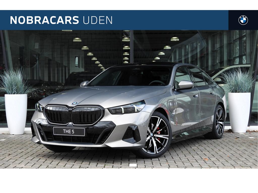 BMW 5 Serie 530e M Sport Automaat / Panoramadak / Trekhaak /, Automaat, 1998 cc, Achterwielaandrijving, Zwart