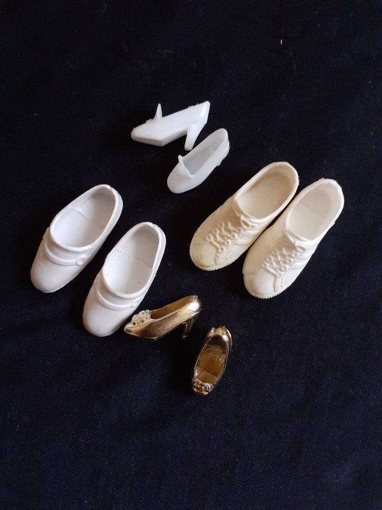 4 paar vintage Barbie en Ken schoenen, Ophalen of Verzenden, Gebruikt, Kleertjes