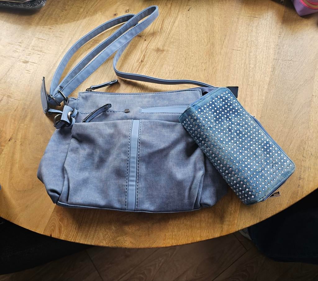 Tassen, Ophalen, Zo goed als nieuw