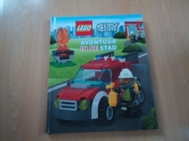 Lego City, avontuur in de stad, brandweer, brandweerman Ed, Boeken, Ophalen of Verzenden, Zo goed als nieuw, Fictie algemeen