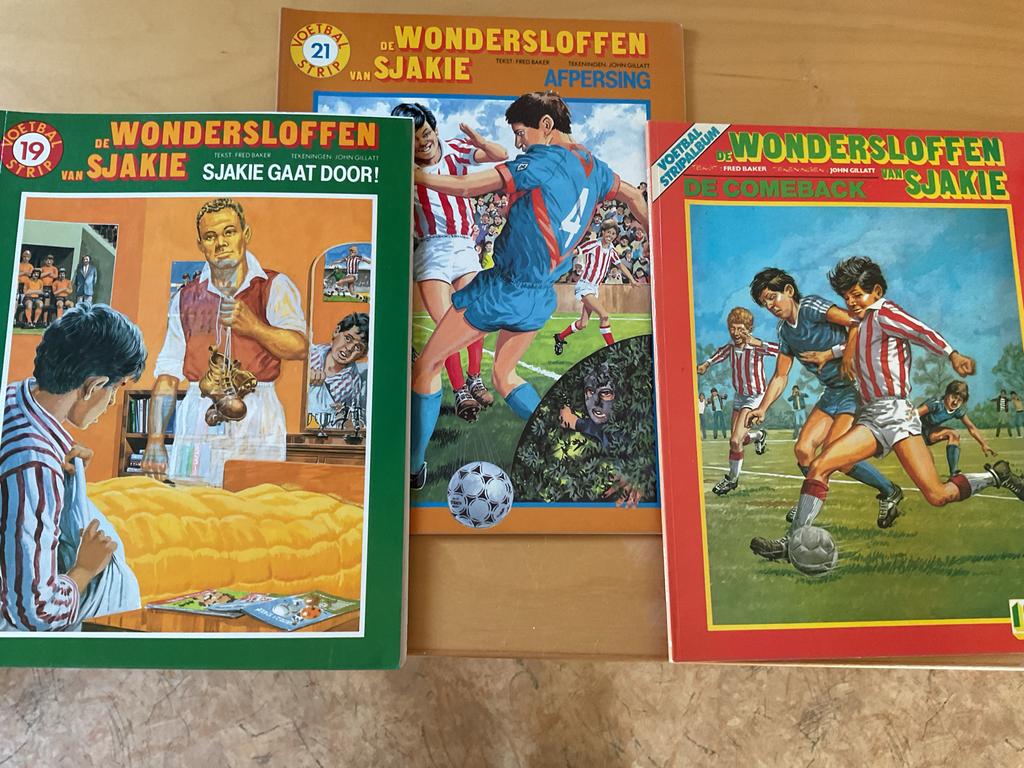 3 Voetbalstrips: De Wondersloffen van Sjakie, Boeken, Meerdere stripboeken, Ophalen, Gelezen