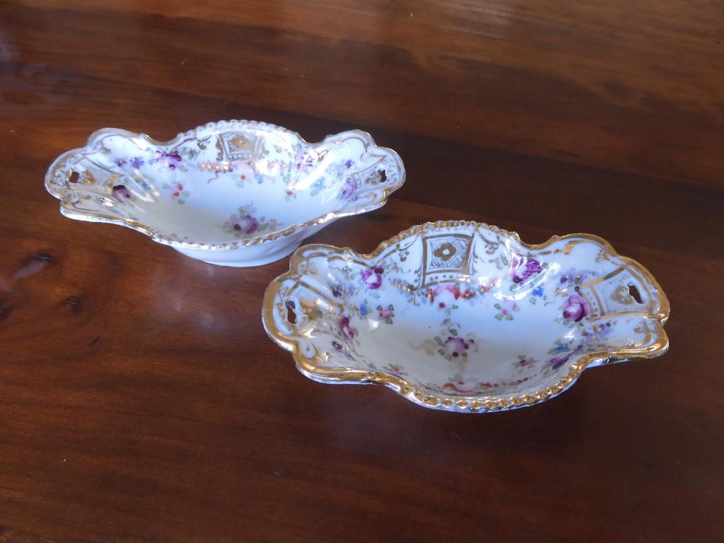 Porselein, 2 kleine schaaltjes, Huis en Inrichting, Keuken | Servies, Ophalen of Verzenden, Overige stijlen, Porselein, Schaal of Schalen