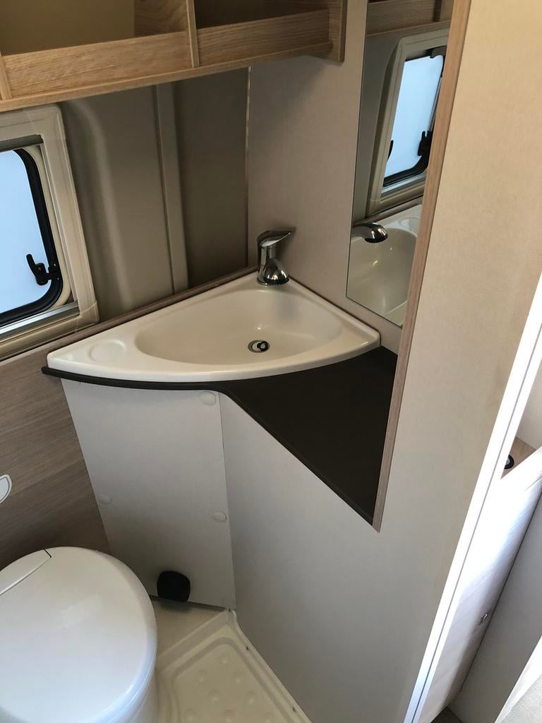 Caravans And Camping Fraaie