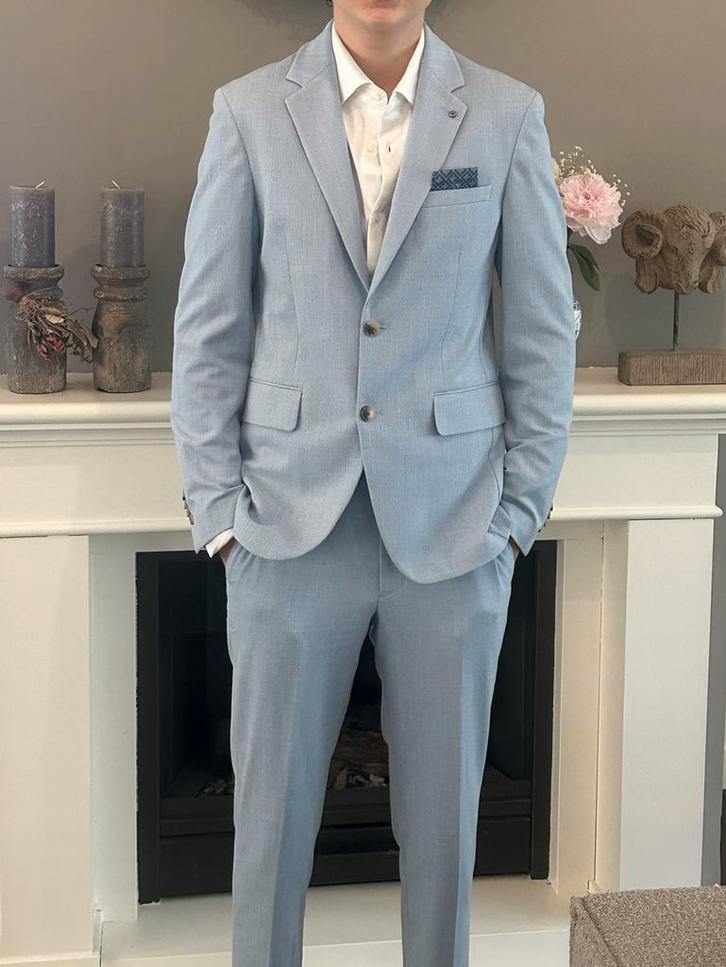 Lichtblauw kostuum - sim fit Maat M - gala, Kleding | Heren, Kostuums en Colberts, Zo goed als nieuw, Maat 48/50 (M), Blauw, Ophalen of Verzenden