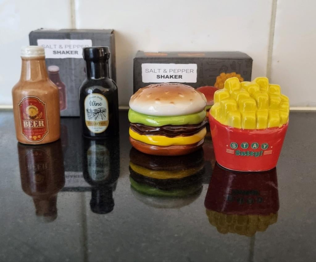 Peper en zoutstel. Zakje friet, hamburger en 2 flesjes, Verzamelen, Ophalen of Verzenden
