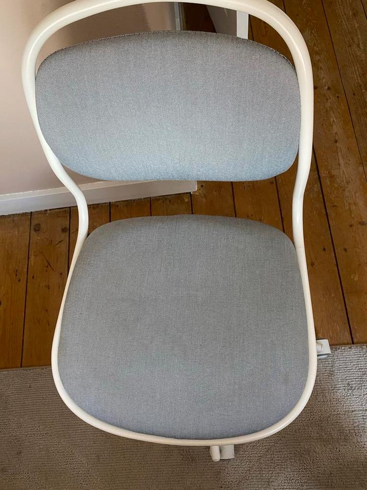 IKEA bureaustoel - Grijs met wit frame, Huis en Inrichting, Bureaustoelen, Gebruikt, Bureaustoel, Grijs, Ophalen of Verzenden