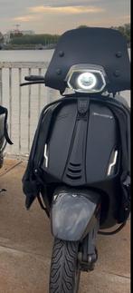 Vespa sprint, Fietsen en Brommers, Scooters | Vespa, Ophalen of Verzenden, Zo goed als nieuw, Benzine