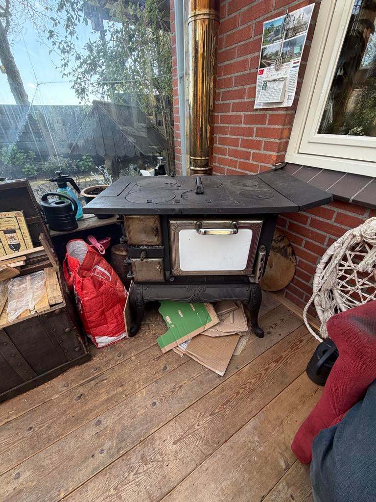 Antieke gietijzeren houtkachel met kookplaat, Huis en Inrichting, Kachels, Ophalen, Gebruikt, Houtkachel, Vrijstaand