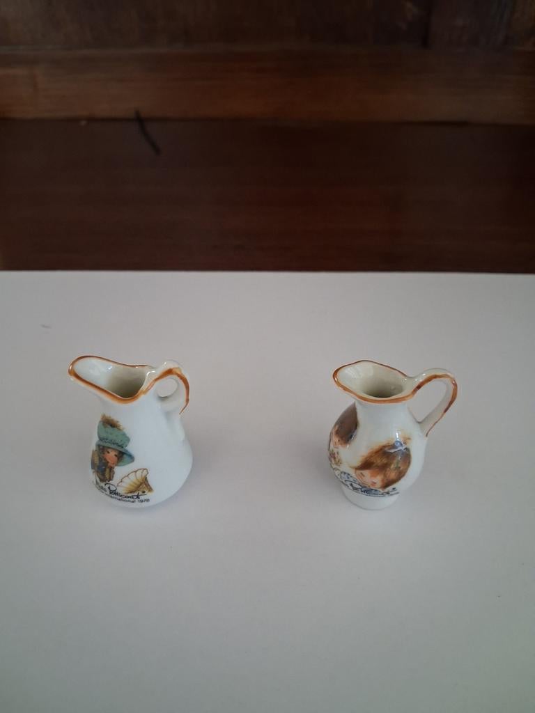 Vintage set van 2 kleine kannetjes Miss Petticoat 1978., Ophalen of Verzenden