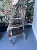 Queens stoel, Ophalen