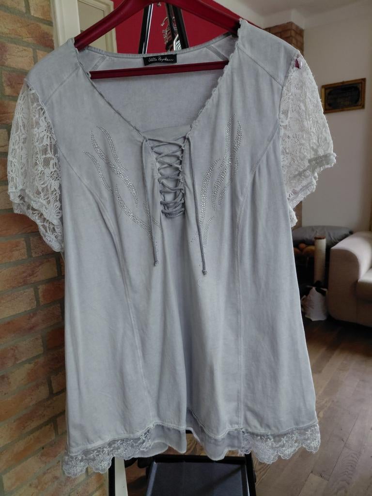 Mooi licht grijs shirt, maat 40, Ulla Popken, Zo goed als nieuw, Korte mouw, Grijs