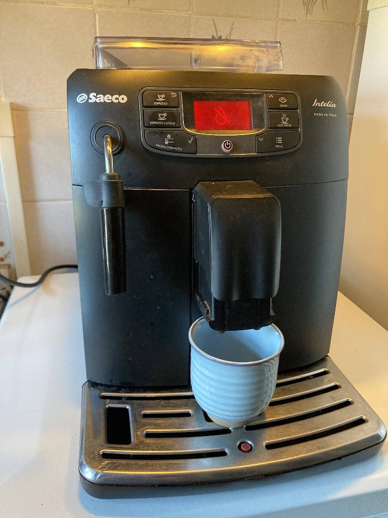 Saeco Intelia HD 8900 volautomatische koffiemachine defect, Witgoed en Apparatuur, Koffiezetapparaten, 10 kopjes of meer, Koffiemachine