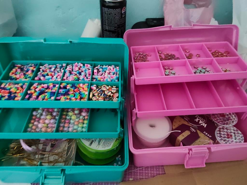 Grote sieradenmaakset: kralen, bedels, draad & accessoires, Hobby en Vrije tijd, Kralen en Sieraden maken, Ophalen, Gebruikt, Bedel