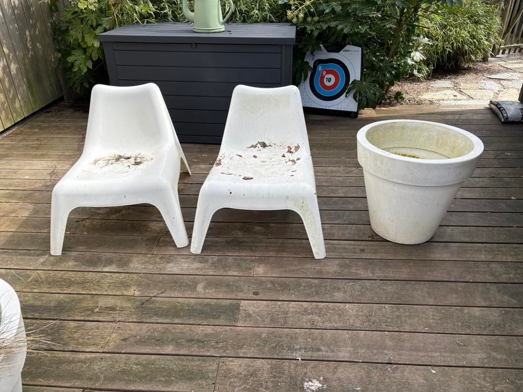 IKEA PS VÅGÖ witte tuinstoel + grote witte bloempot, Tuin en Terras, Tuinstoelen, Ophalen, Gebruikt, Kunststof