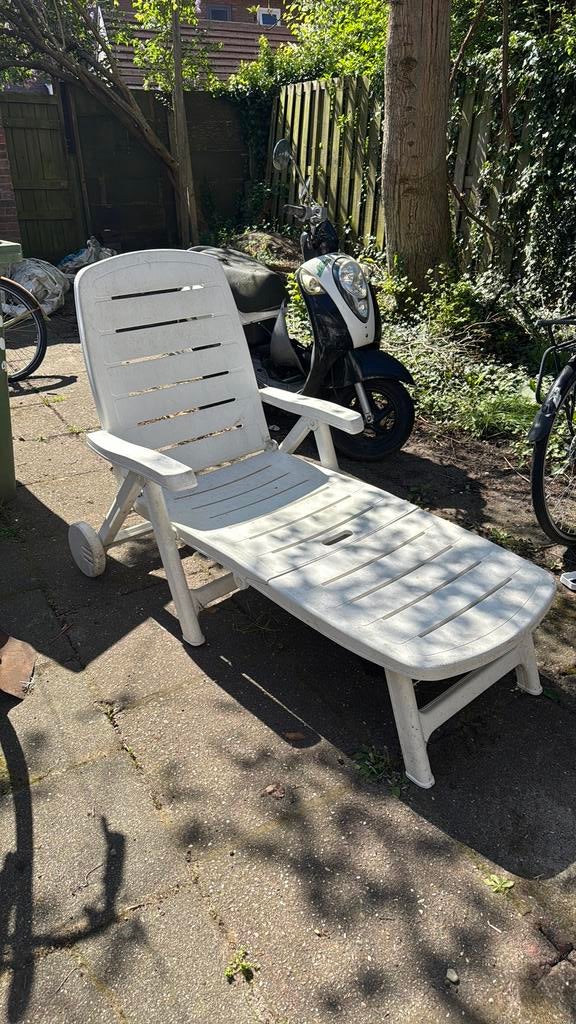 2 x een ligstoel, Ophalen, Gebruikt, Kunststof, Inklapbaar