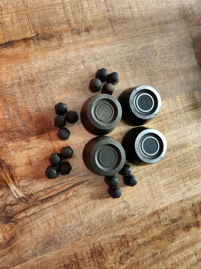 Ford taunus naafkapjes en moerdoppen set, Ophalen of Verzenden, Gebruikt