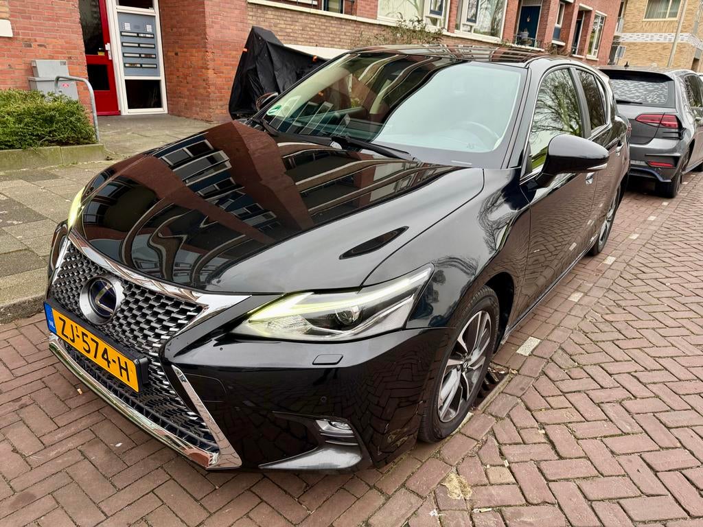 Lexus CT-H 200h Hybrid 136pk E-cvt 2019 Zwart NAP, Auto's, Lexus, 4 cilinders, Alcantara, Zwart, Origineel Nederlands