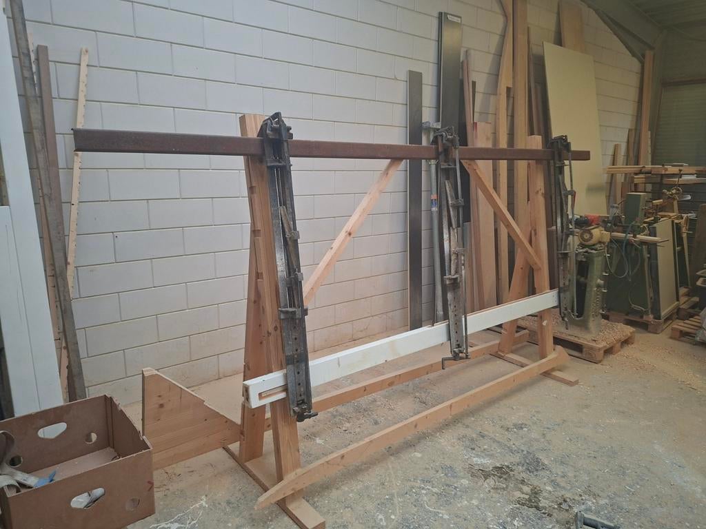 Robuuste ramenpers voor kozijnen en deuren, Ophalen